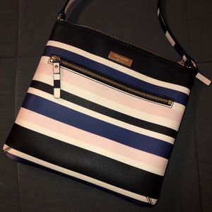 BARELY USED KATE SPADE PURSE